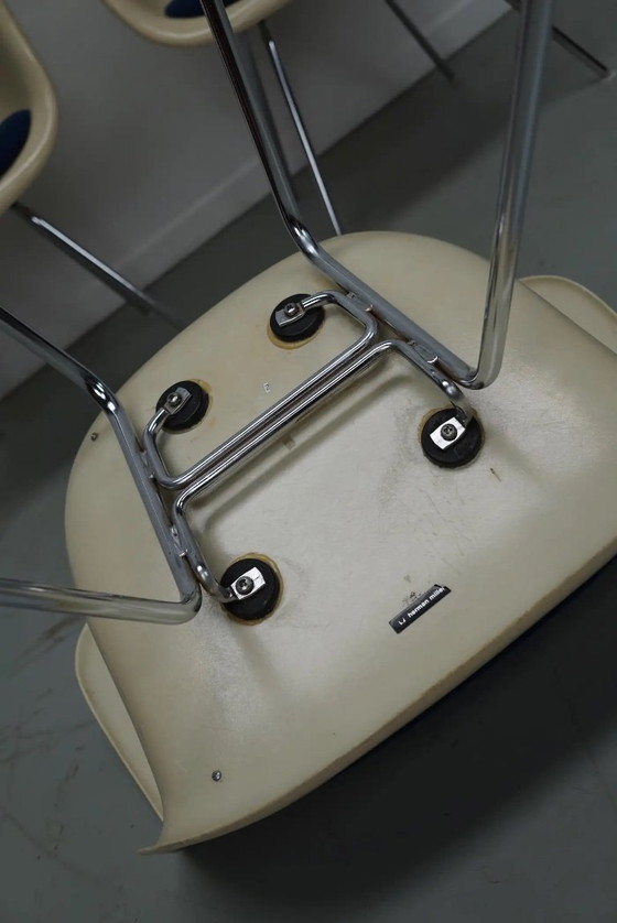 Image 1 of Set di tre poltrone DAX in fibra di vetro color pergamena, Eames per Herman Miller / Vitra