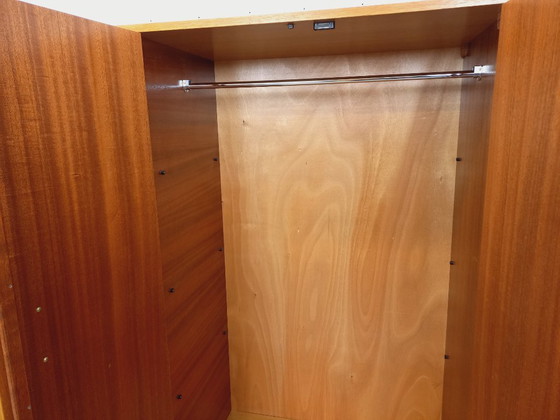 Image 1 of Armoire vintage en bois de chêne des années 60