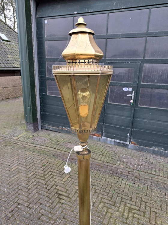 Image 1 of Goldfarbener Laternenpfahl aus Kupfer/Messing