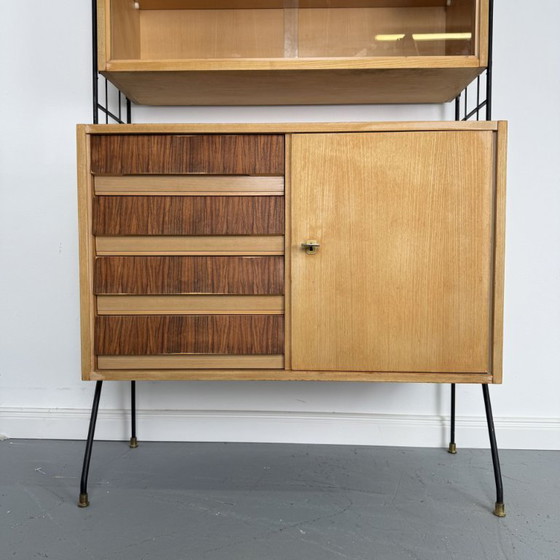 Image 1 of Elegante scaffale di metà secolo con vetrinetta e cassettiera in look stringato