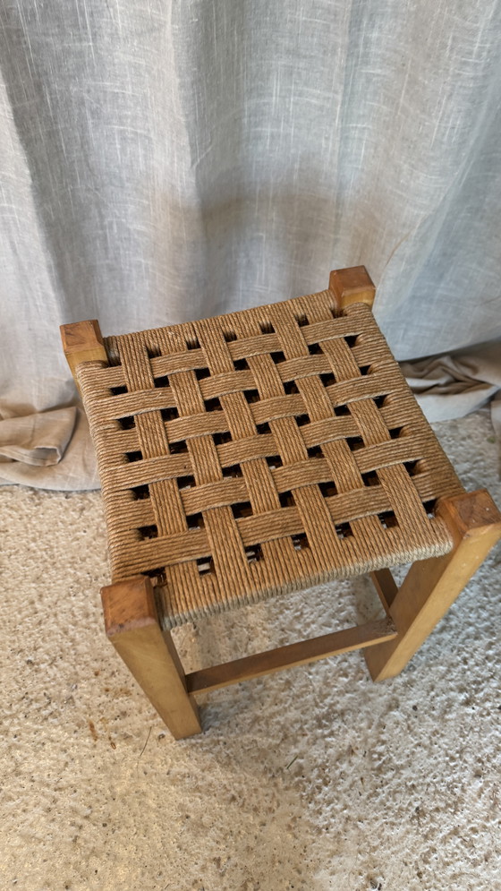 Image 1 of Taburete de mimbre