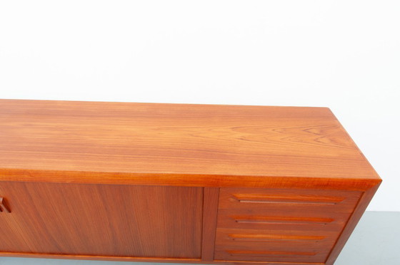 Image 1 of Aparador de teca de Ib Kofod-Larsen para Faarup Møbelfabrik (años 60)