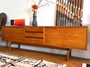 Bellissima ed elegante credenza vintage in teak degli anni '60