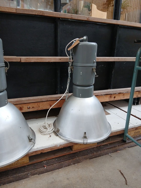 Industrielle Lampen, Pendelleuchten, Glas, Metall, Grau (Foto 4 von 9)