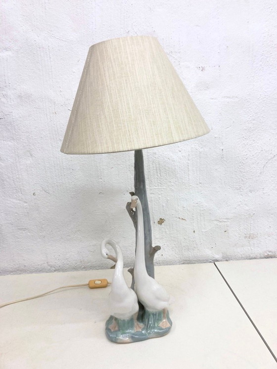 Image 1 of Lampada da tavolo scultorea in porcellana 2 cigni design Fulgencio Garcia per NAO