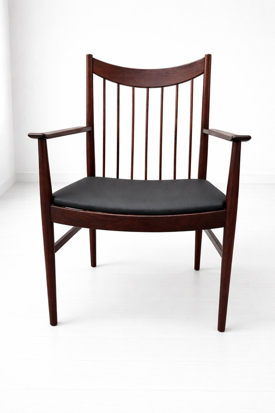 Image 1 of 5 sedie Vodder 422 in palissandro, di cui 1 poltrona con braccioli.