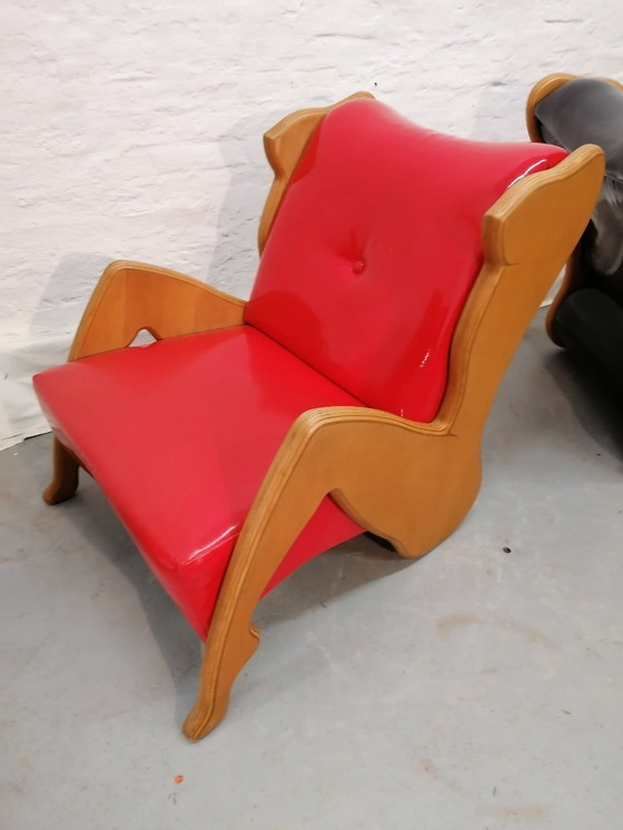 Image 1 of Deux fauteuils Pop Art, en forme d'homme et de femme, années 1970/80