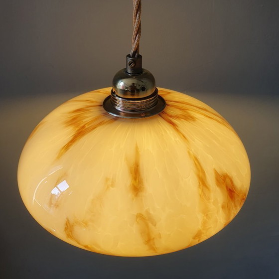 Image 1 of Suspension vintage en verre opalin de style Art déco
