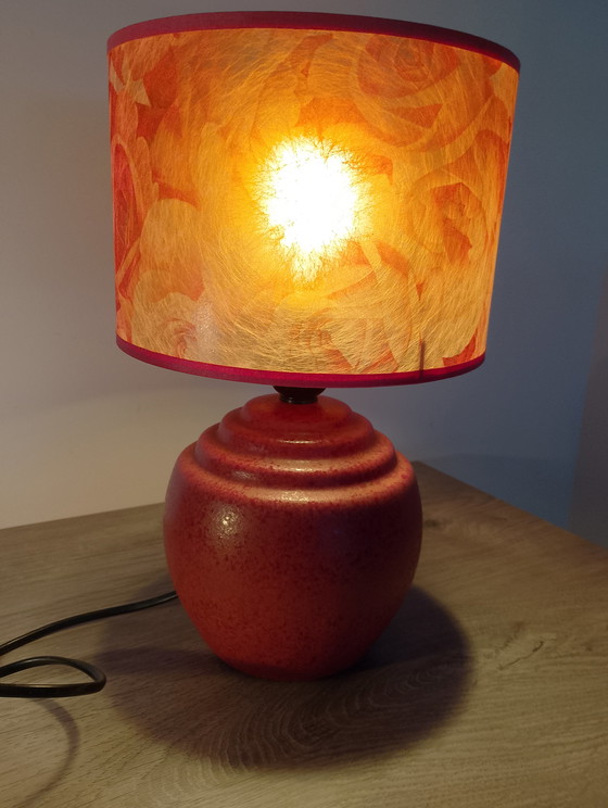 Image 1 of Lampe vintage porcelaine de Bruxelles abat jour fibre de verre excellent état rouge 