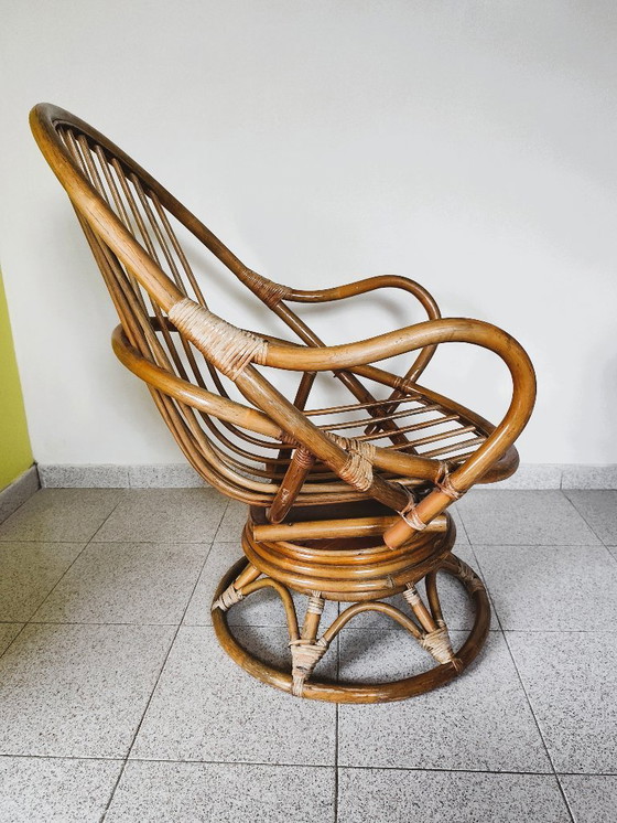 Image 1 of Poltrona girevole vintage in rattan