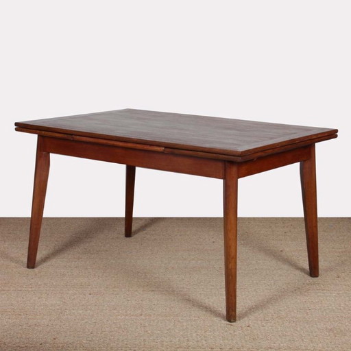 Extendable oak dining table from the 1950s