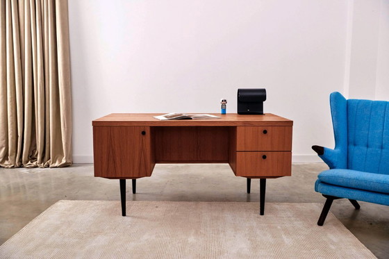 Image 1 of Escritorio de roble teñido de teca - Astrid 1