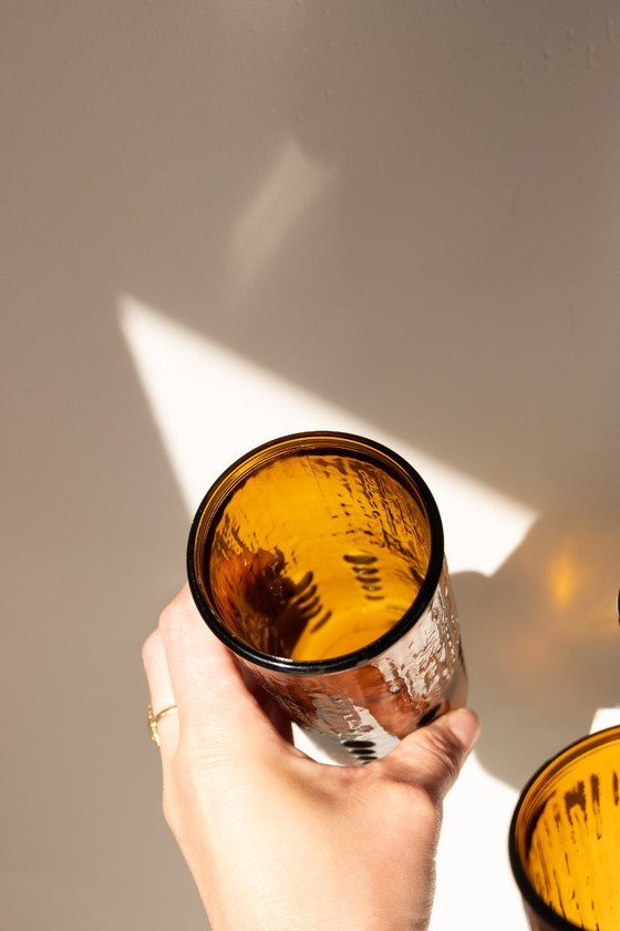 Juego de 6 vasos largos de color ámbar para bebidas, de vidrio prensado. – Vasos y jarras, Glass (photo 6 of 6)