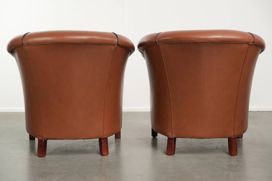 2x In Goede Staat Verkerende Rundleren Clubfauteuil Met Een Luxe Uitstraling In Engelse Stijl – Leather (photo 3 of 13)
