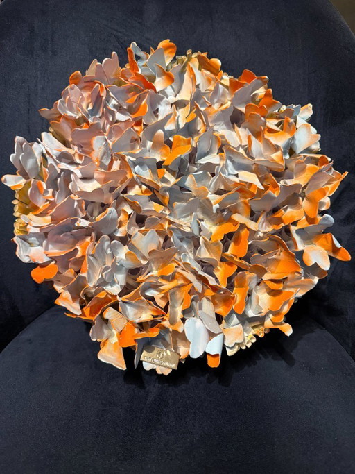 Swen Van der Sangen - Blossom Cake - Una obra de arte experimental en naranja y azul claro