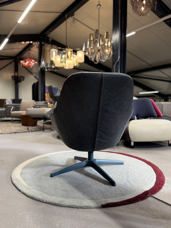 Image 1 of Poltrona girevole Floor Sparkle One in pelle Neron Sesame