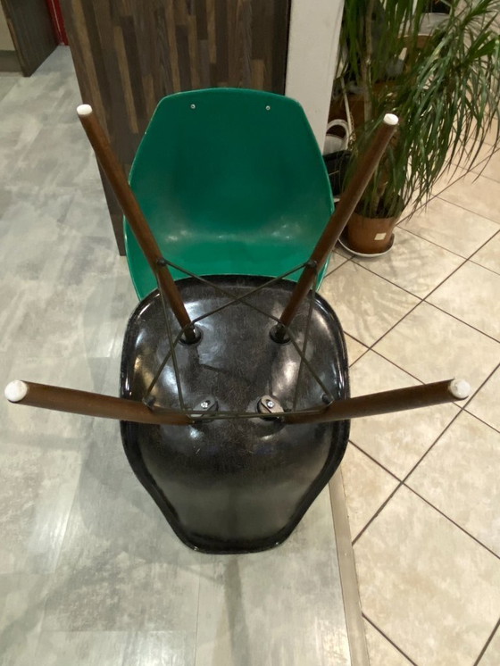 Image 1 of Sedia DSW, fibra nera, tassello nero, noce, Eames, Herman Miller, vintage 1950
