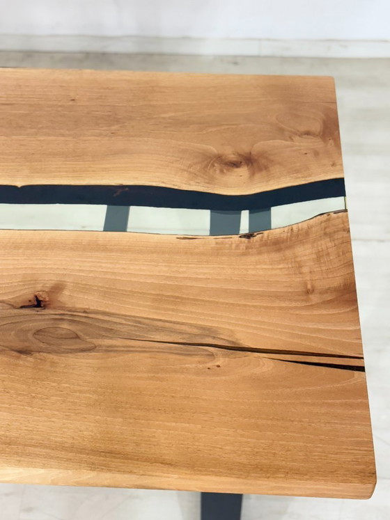 Image 1 of Eettafel van epoxyhars / eettafel / vergadertafel, massief walnoothout / 180 cm breed