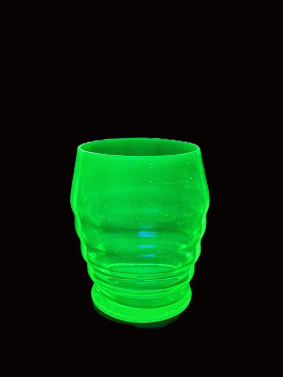 Image 1 of 6 Art-Deco-Gläser aus Uranglas