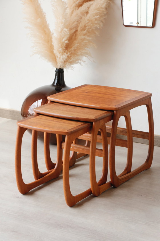 Image 1 of Tables Gigognes Vintage en Teck – Design Années 60 | Meubles Nathan