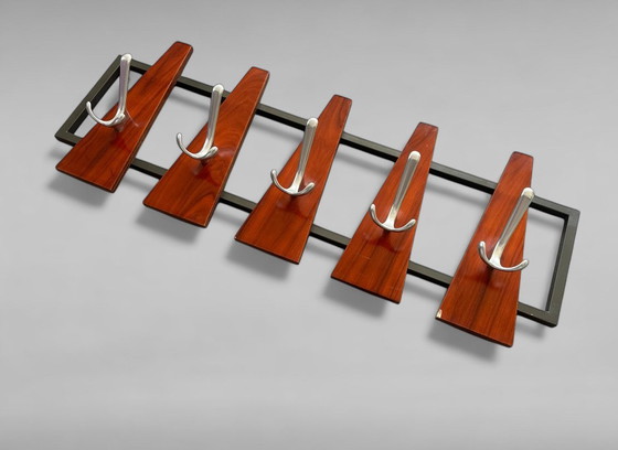 Image 1 of Appendiabiti vintage in legno di teak, anni '60, struttura in metallo palissandro, ganci cromati