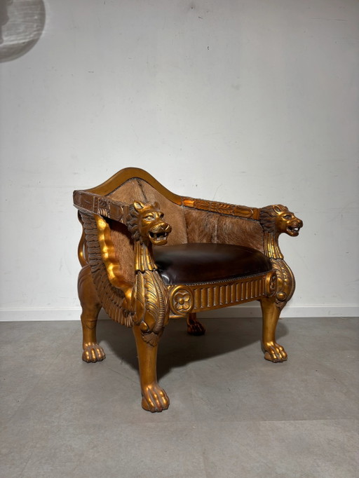 Sillón Trono de León Real – Piel de Vaca y Detalles Dorados – fauteuils