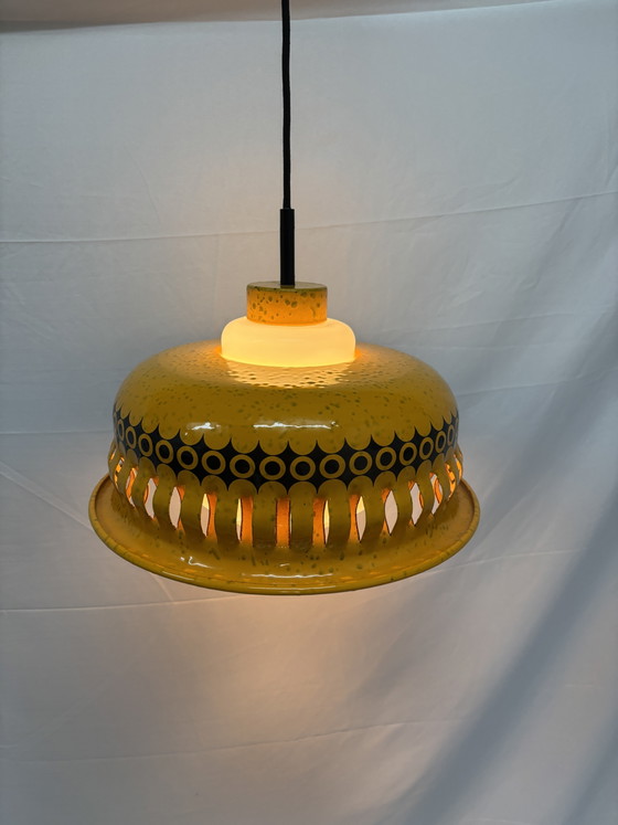 Image 1 of Lampada a sospensione vintage in ferro smaltato arancione degli anni '70