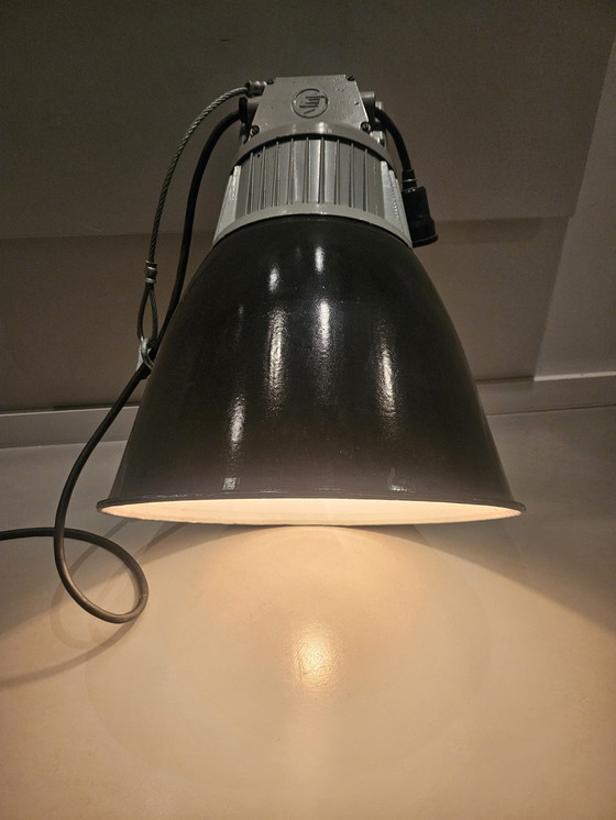 Image 1 of Set Hanglampen Fabriekslampen Tsjechië Jaren 50