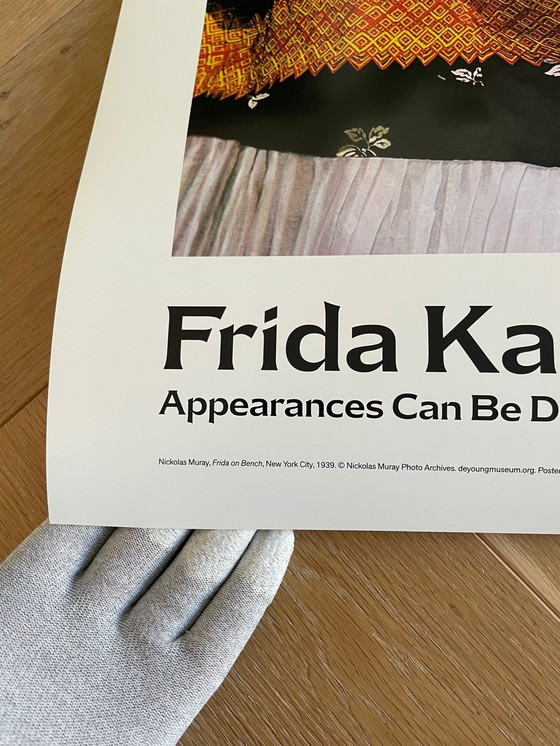 Image 1 of Nicolas Muray, Frida op bank, New York City, 1939, Copyright Nicolas Muray, Copyright 2020 FAMSF, Gedrukt in de VS