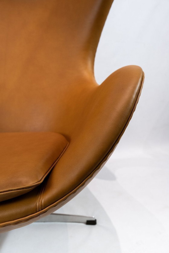 Image 1 of The Egg, Model 3316 Designed