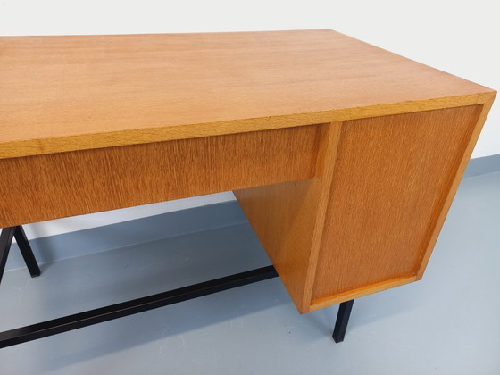 Image 1 of Bureau moderniste vintage Multitable par Jacques Hitier en bois de chêne et métal noir des années 50 60