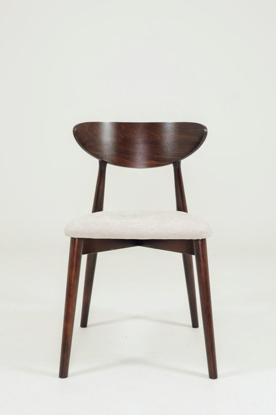 Image 1 of Moderne set van 6 eetkamerstoelen, ecru Farbic en donker walnoot beukenhout