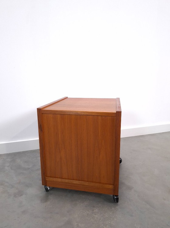 Mobiletto per giradischi in teak su ruote, tavolino, comodino, mobiletto 2 – Credenze, Wood, Plastic (photo 12 of 12)