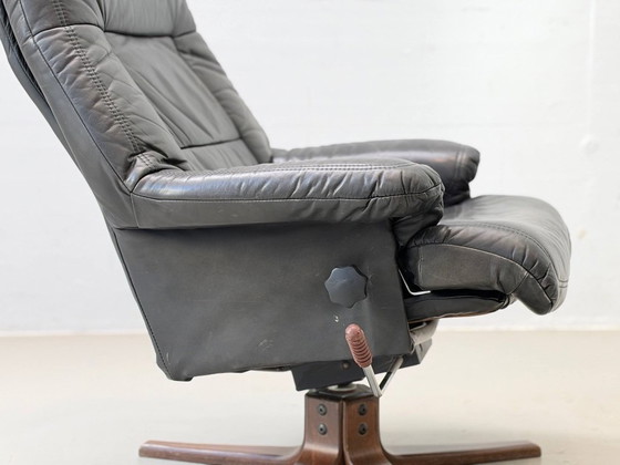 Fauteuil Relax Vintage avec Pouf – Cuir Noir & Bois, Scandinavie, Années 1970 – Leather (photo 9 of 18)