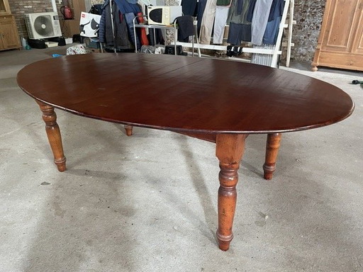 Ovale tafel van kersenhout