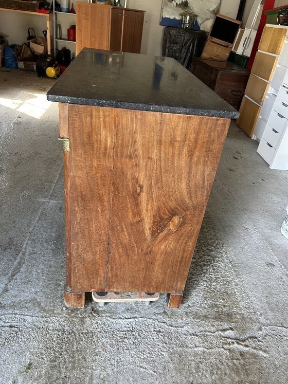 Image 1 of Commode avec plateau en calcaire bleu