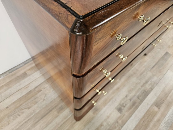 Image 1 of Art Decò chest of drawers in walnut and brass