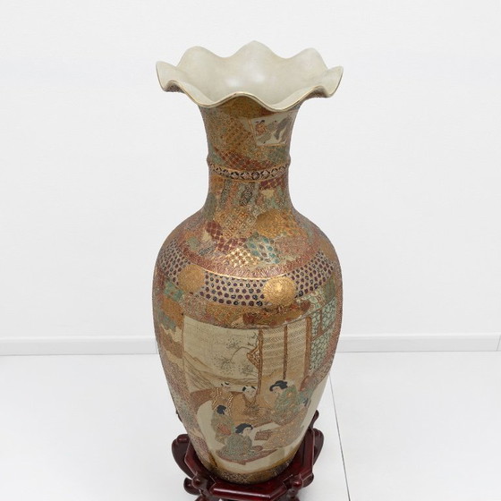 Large Japanese Royal Satsuma Vase With Figural And Gilt Decoration – Ceramic (photo 6 of 9)
