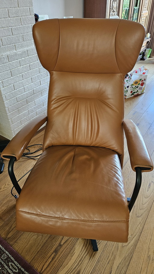 Precioso sillón reclinable de cuero C-102 de Prominent.