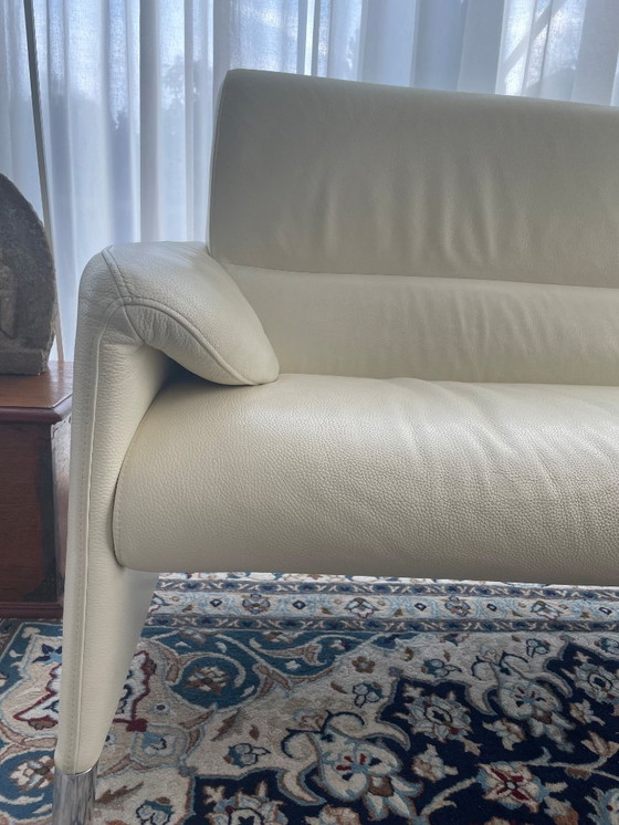 Image 1 of 2 pieces of the 2.5 seater Felizia high sofa from Leolux / leather Senso 9080 Egret / polished aluminum legs