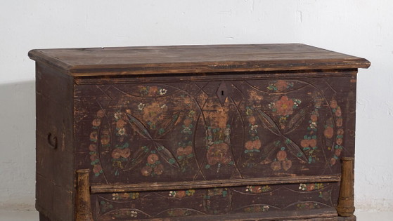 Antique bridal chest with carved vegetal decoration (c.1820) #10 – Chest of drawers (photo 3 of 40)