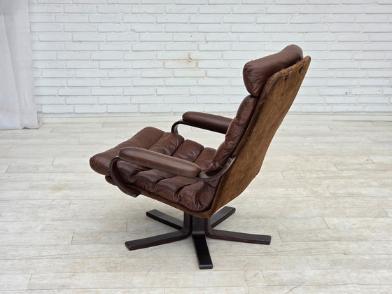 Image 1 of Anni '70, poltrona girevole danese di Georg Thams, in pelle marrone.