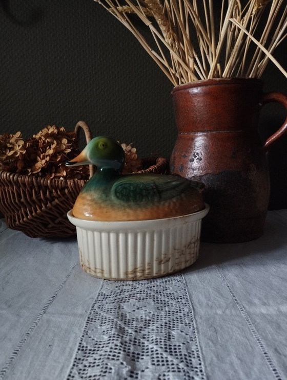 Image 1 of Een ouderwetse terrine voor paté of foie gras, in de vorm van een eend.