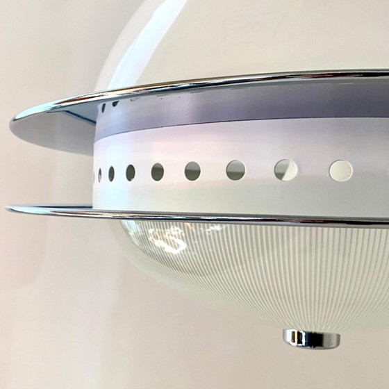 Image 1 of 1x Lámpara colgante de diseño espacial en vidrio y metal, Italia, década de 1960