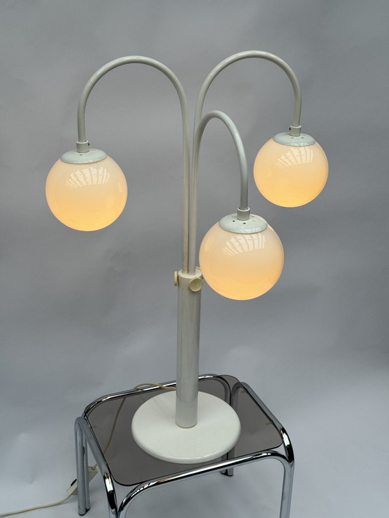 Image 1 of Grande lampe de table cascade en verre opalin – Design néerlandais des années 1970