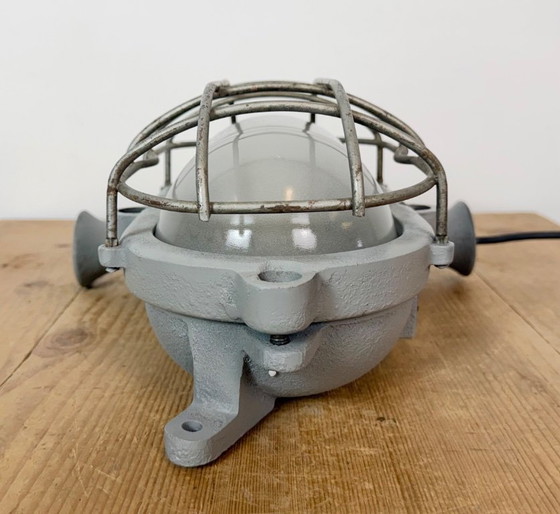 Grijze industriële gietijzeren Wandlamp van Elektrosvit, jaren 60, Wandlampen, Metaal, Glas, Vintage (foto 5 van 14)