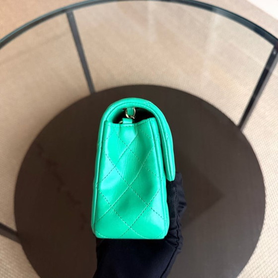 Image 1 of Chanel Classic Flap Mini - 20 cm gewatteerd lamsleer, groen, goudkleurige hardware, serie 18