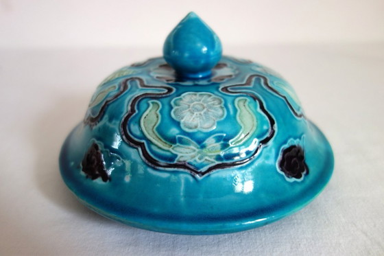 Image 1 of Ein Paar gedeckter Vasen aus Keramik, China, Mitte 20.