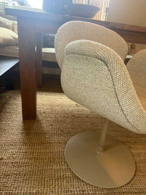 Image 1 of Artifort Little Tulip stoel beige bouclé stof draai