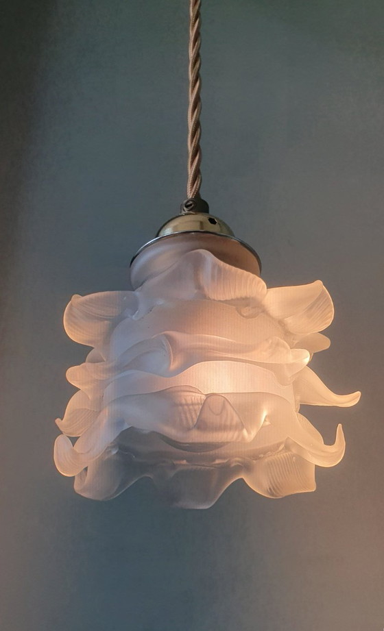 Image 1 of Antike Glas-Hängelampe. Tulpen- oder Rosenlampe aus mattiertem Glas.